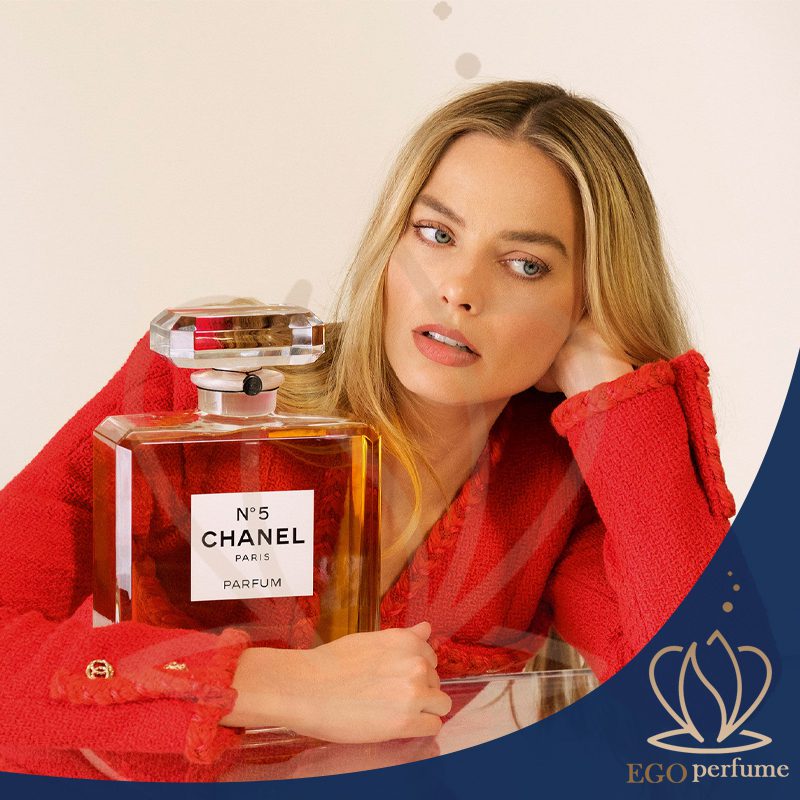 درک نت‌های بویایی در عطر و ادکلن: یک راهنمای جامع. شنب 5 بسیار عطر سیک و خاصی است