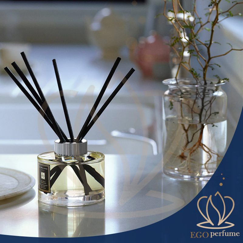 بهترین عطرها برای فضاهای بسته. عود ها یرای تهویه فضاهای مناسب مناسب است.