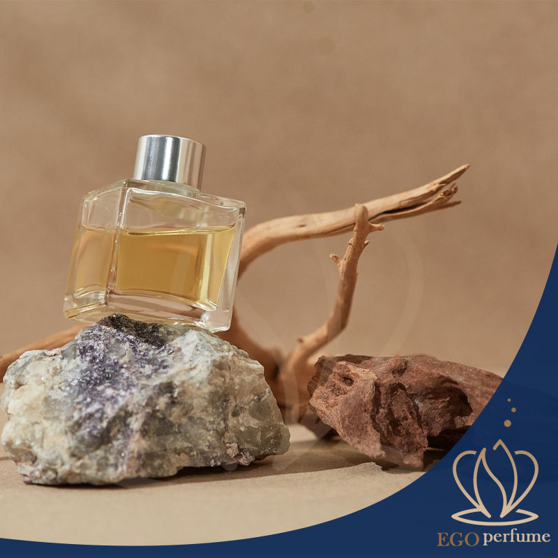 سوالات متداول درباره عطر: هرآنچه باید بدانید. عطری بر روی یک چوب