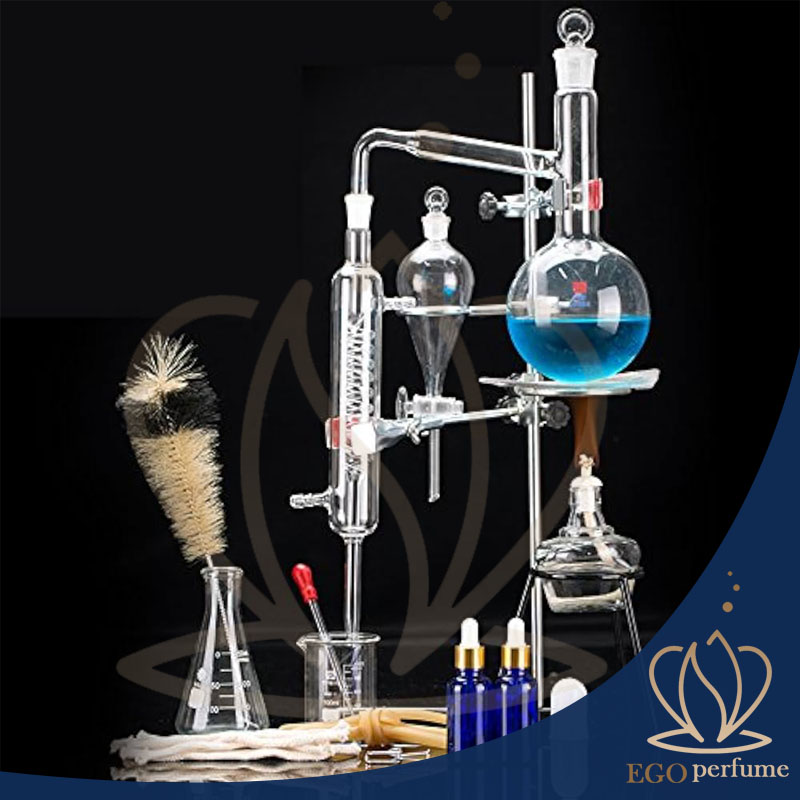 دلیل رنگ متفاوت عطرها. دستگاه تقطیر عطر