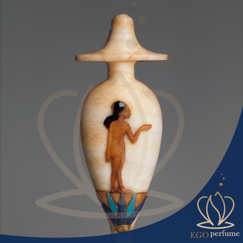 عطر عشق: راز رایحه‌هایی که قلب‌ها را تسخیر می‌کنند. کوزه‌های قدیمی عطر