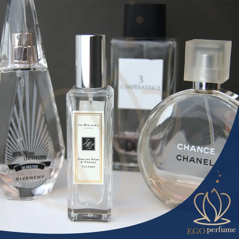 women per بهترین عطر و ادکلن‌ها برای مصاحبه شغلی: راز تأثیرگذاری حرفه‌ای (+ راهنمای کامل انتخاب)