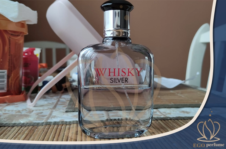 معرفی کامل عطر ویسکی سیلور اوافلور: هرم بویایی، رایحه، استایل استفاده و داستان محبوبیت در ایران