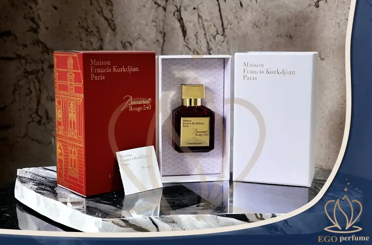 مقایسه عطر آنجلز شیر و باکارات رژ؛ دو افسانه دنیای عطرهای لوکس